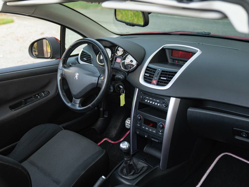 Image 30/50 of Peugeot 207 CC 1.6 VTi (2008)