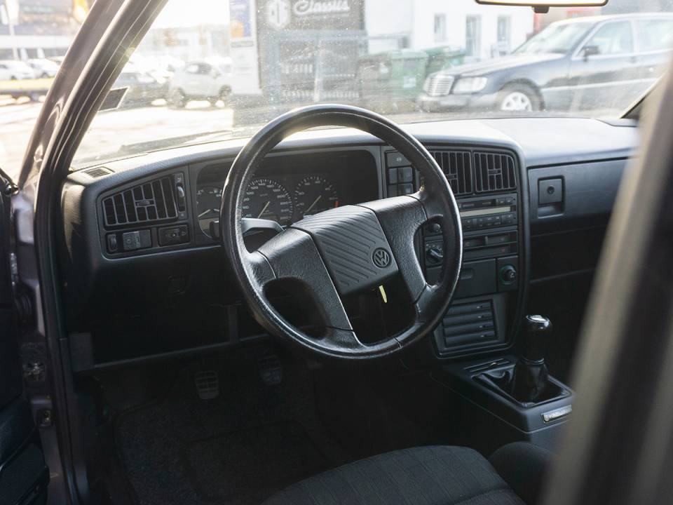 Bild 21/45 von Volkswagen Corrado G60 1.8 (1990)