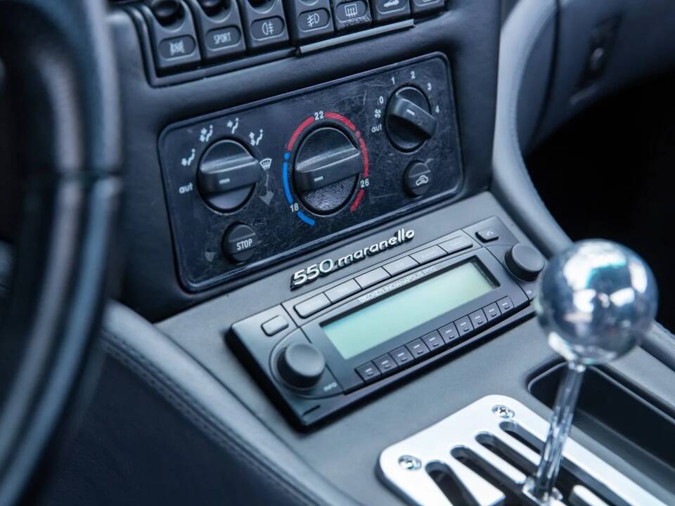 Afbeelding 11/13 van Ferrari 550 Maranello (1997)