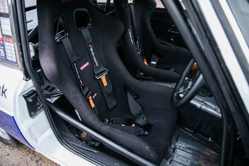 Image 15/42 of MG MGB GT (1972)