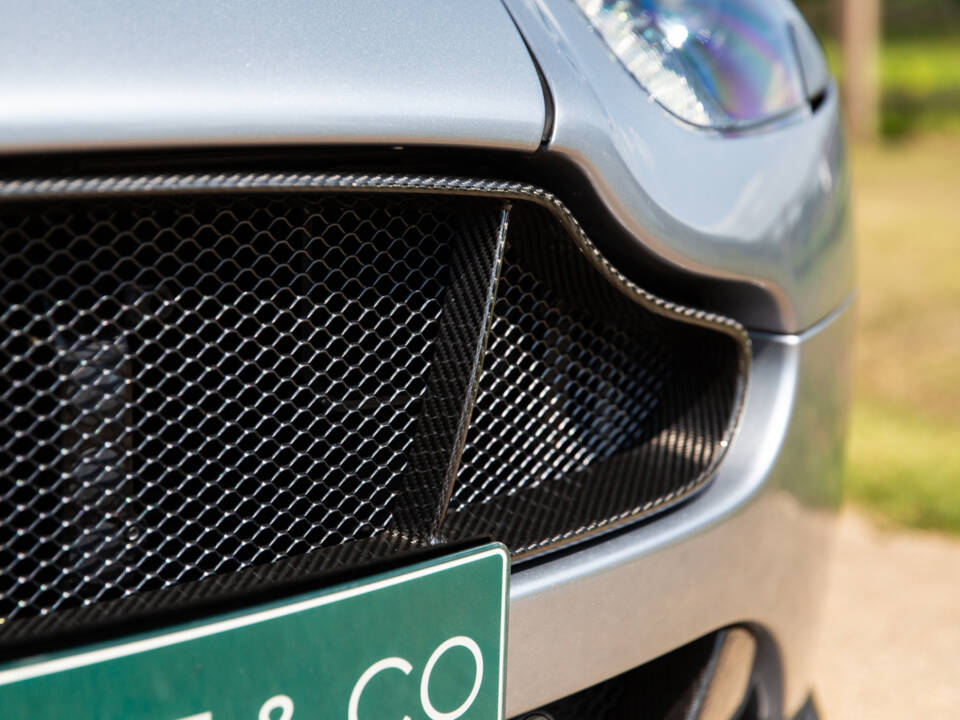 Image 18/78 of Aston Martin V12 Vantage S (2015)