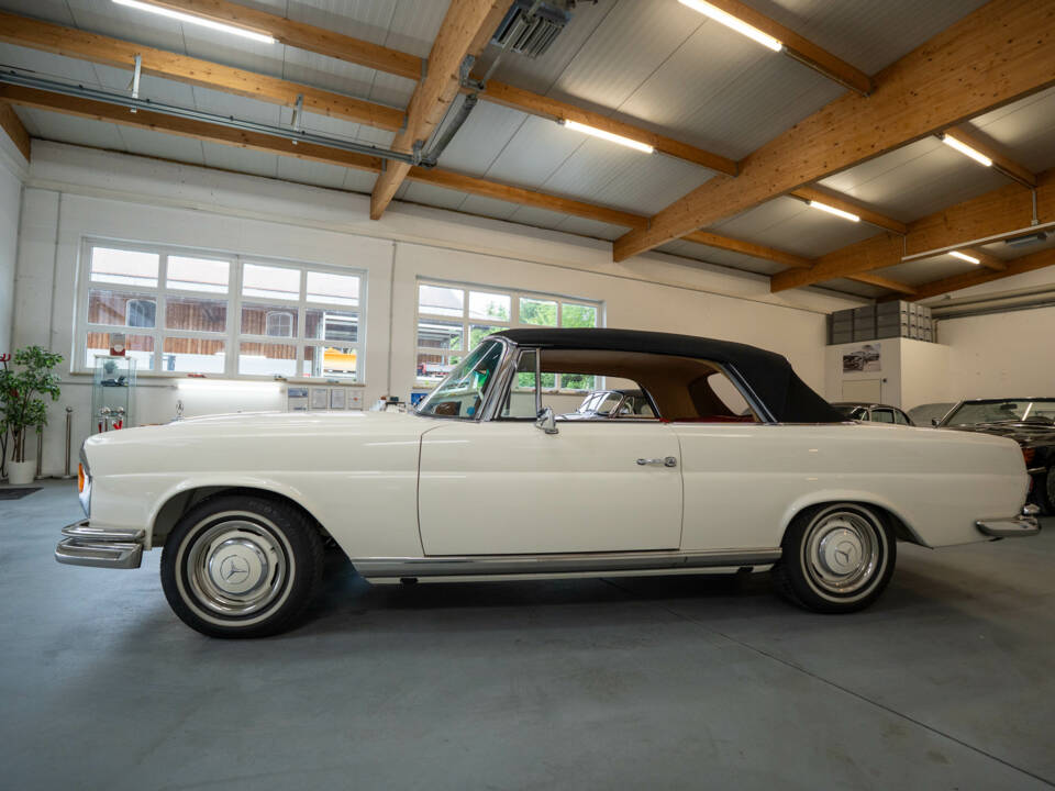 Image 33/37 of Mercedes-Benz 250 SE (1966)