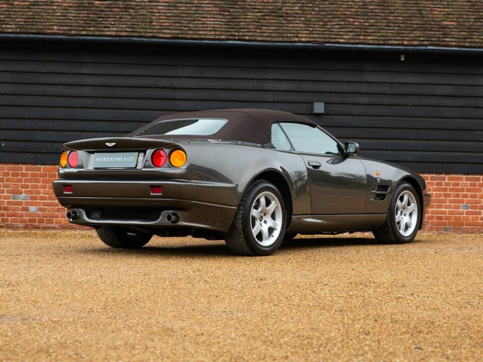 Image 34/50 de Aston Martin DB 7 Vantage Volante (2000)