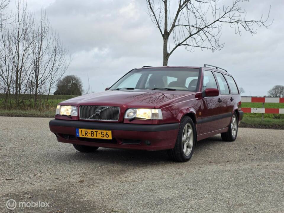 Image 12/38 de Volvo 850 2.5-20V (1995)