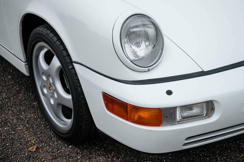 Image 37/38 of Porsche 911 Carrera 4 (1991)