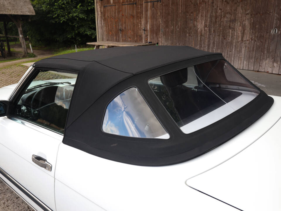 Image 23/85 of Mercedes-Benz 560 SL (1986)