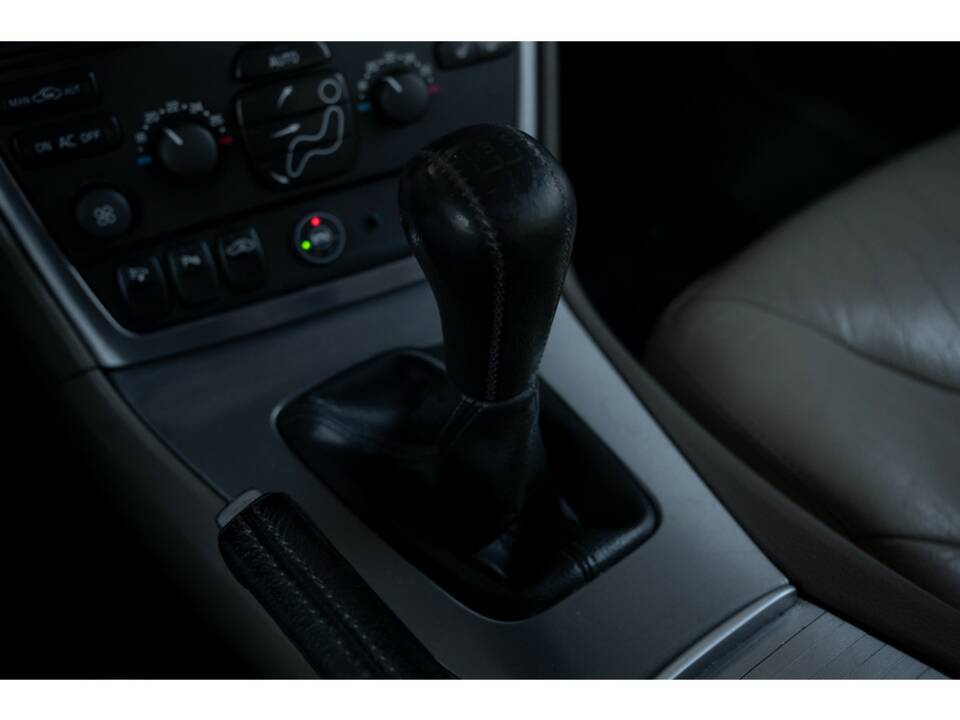 Image 41/43 of Volvo V 70 2.4 (2007)