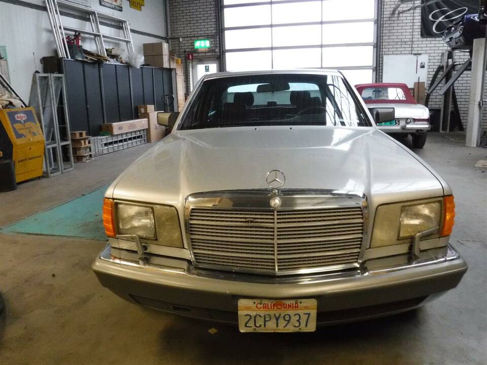 Image 2/31 de Mercedes-Benz 420 SEL (1986)