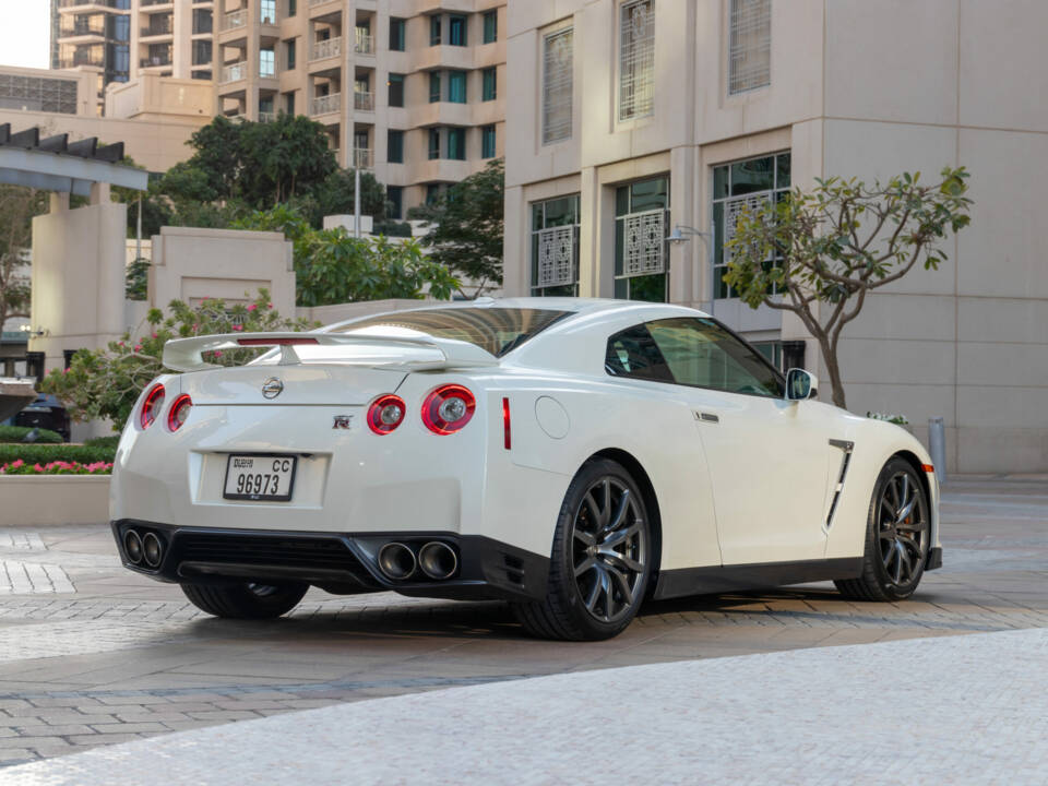 Bild 2/5 von Nissan GT-R (2015)