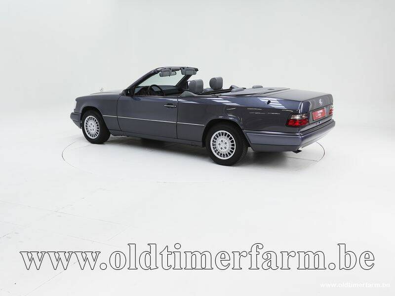 Image 4/15 de Mercedes-Benz E 220 (1995)