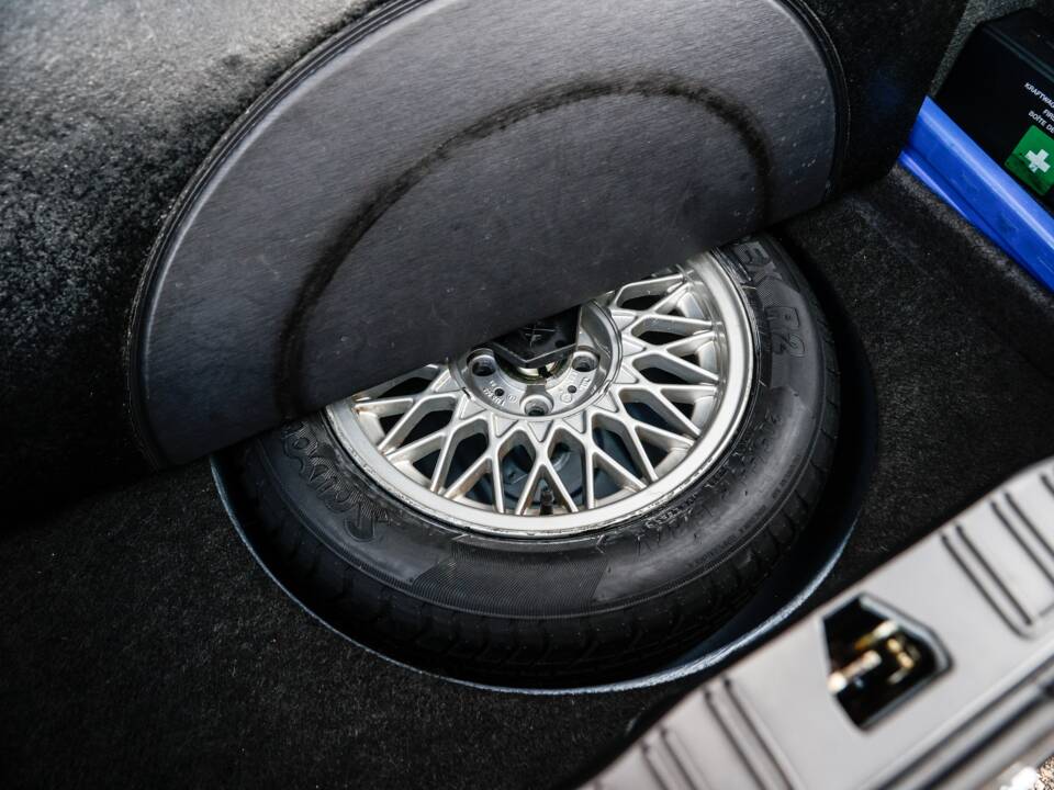Immagine 23/28 di BMW 318i (1993)