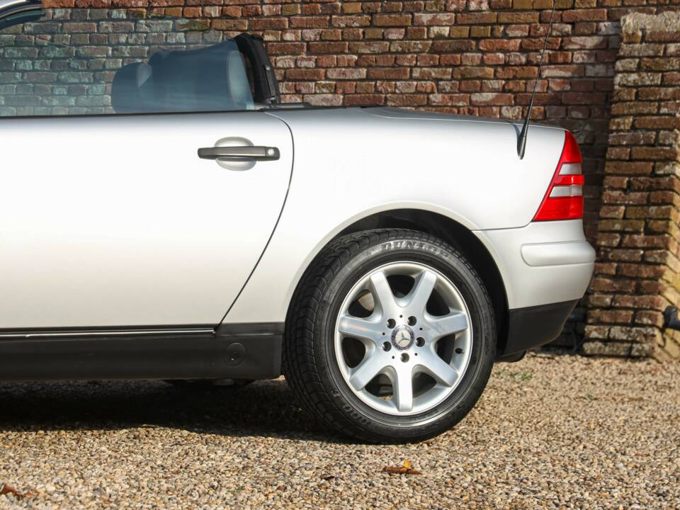 Bild 18/50 von Mercedes-Benz SLK 230 Kompressor (1998)