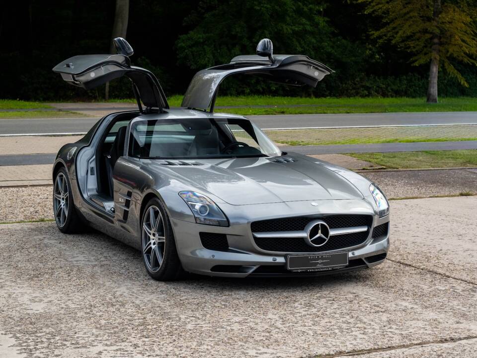 Image 11/32 of Mercedes-Benz SLS AMG (2011)