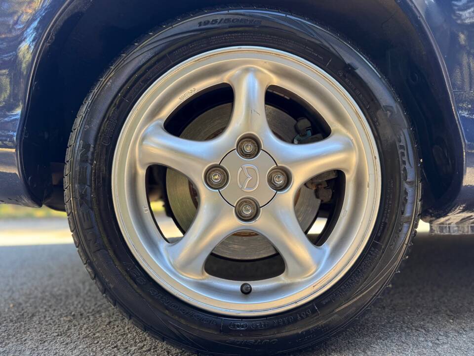 Imagen 8/43 de Mazda MX-5 1.8 (2001)