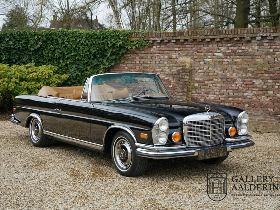 Image 31/50 de Mercedes-Benz 280 SE 3,5 (1971)