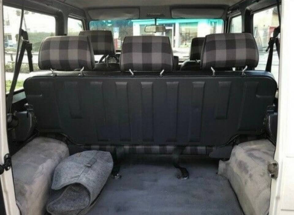 Immagine 9/23 di Mercedes-Benz 230 GE (SWB) (1987)