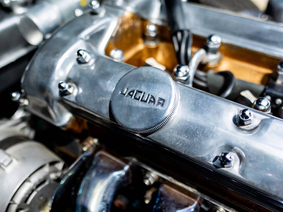 Bild 33/50 von Jaguar E-Type 4.2 (1965)