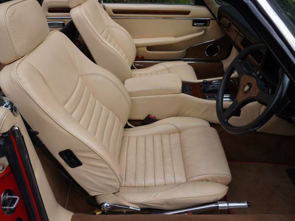 Image 9/20 of Jaguar XJS 5.3 V12 (1989)
