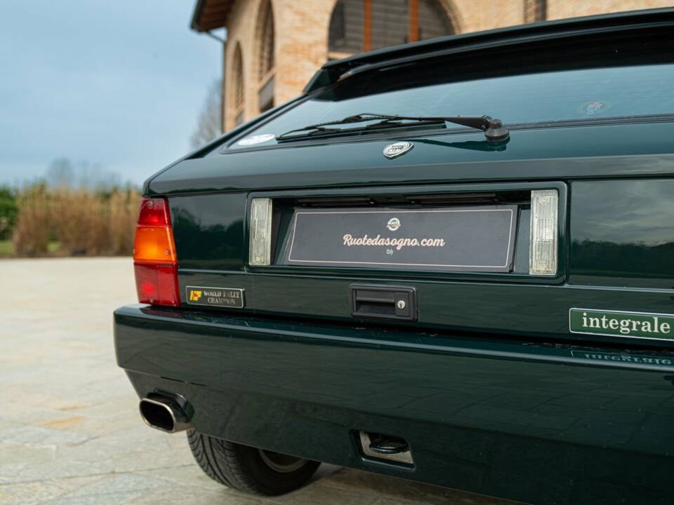 Image 16/50 de Lancia Delta HF Integrale 16V (1992)