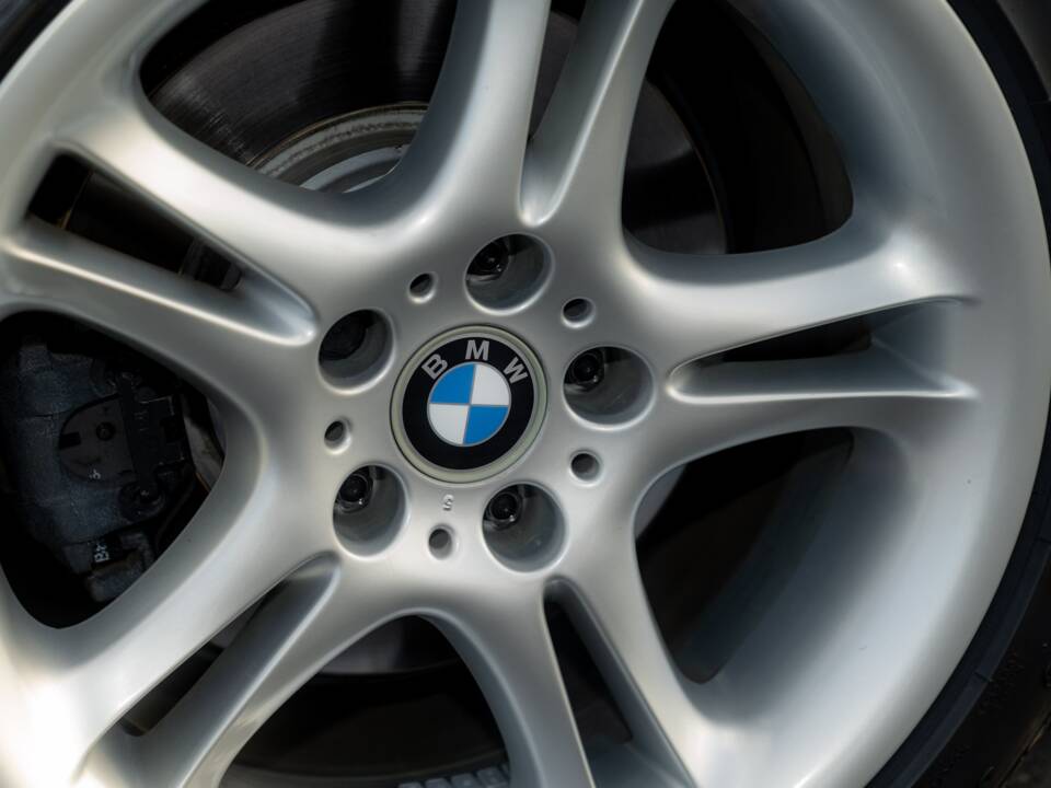 Image 30/84 of BMW Z8 (2001)