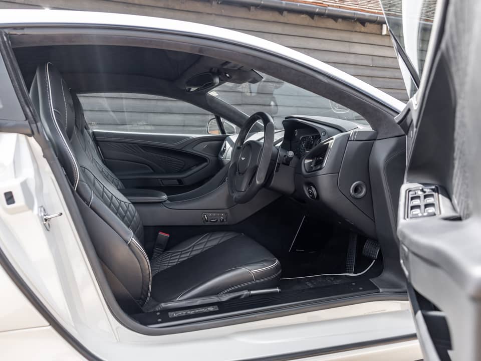 Image 29/57 of Aston Martin Vanquish S (2018)