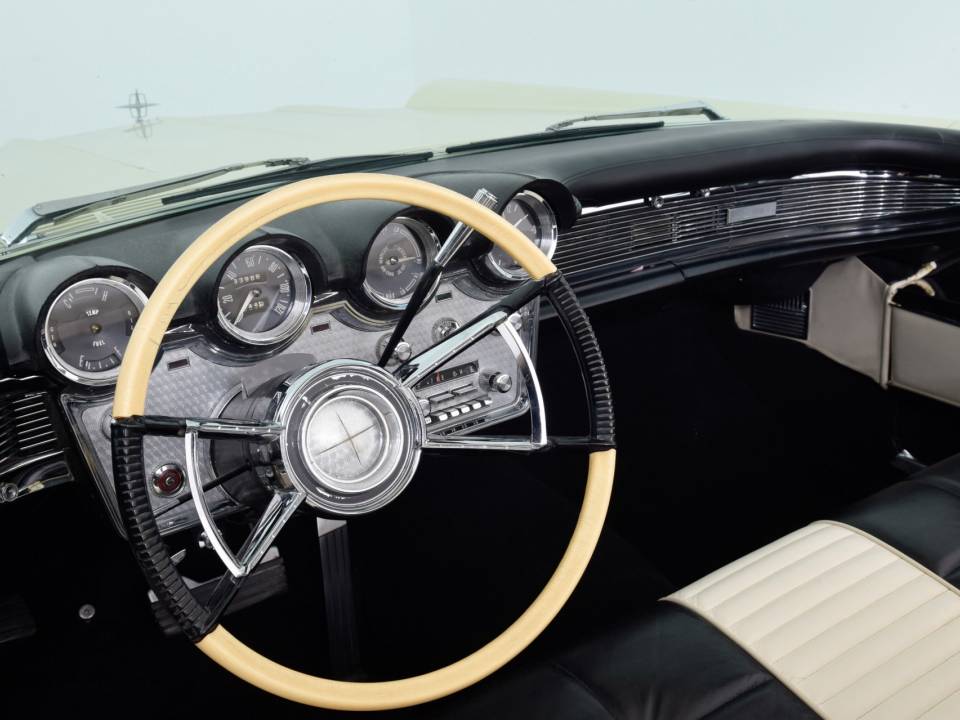 Imagen 18/44 de Lincoln Continental Mk V Convertible (1960)
