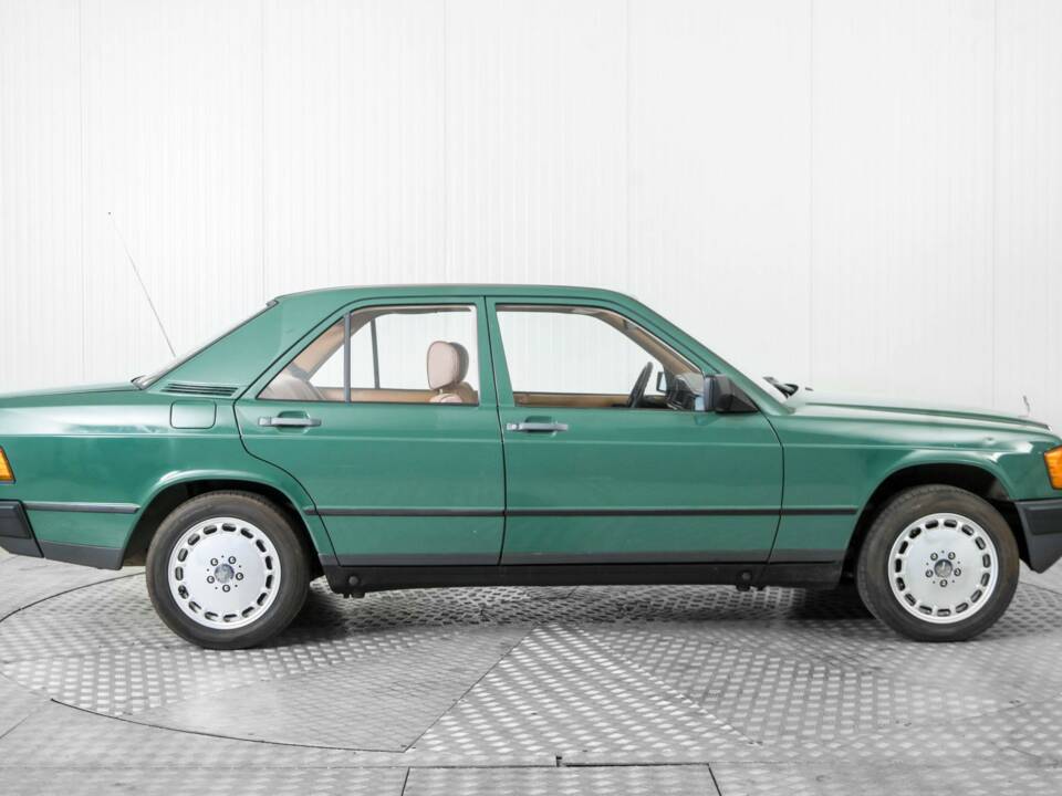 Obraz 10/50 pojazdu Mercedes-Benz 190 D 2.5 (1986)