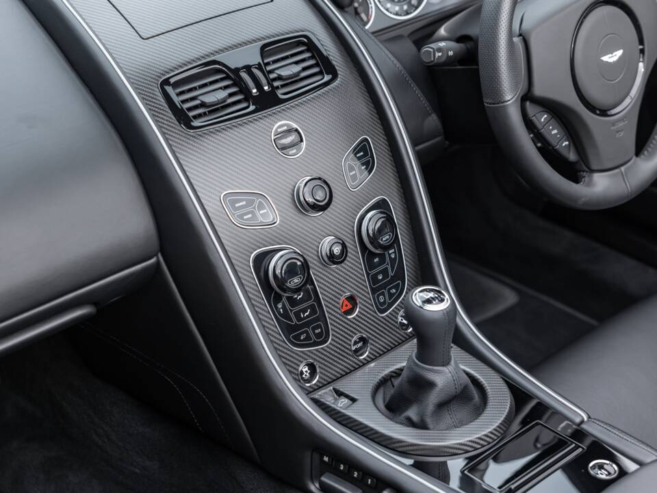 Bild 45/84 von Aston Martin V12 Vantage AMR Roadster (2018)