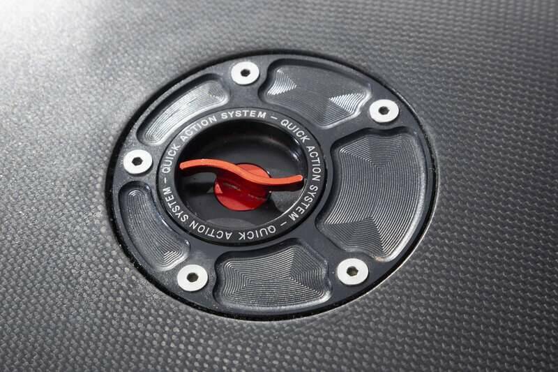 Image 16/41 of Ducati DUMMY (2000)