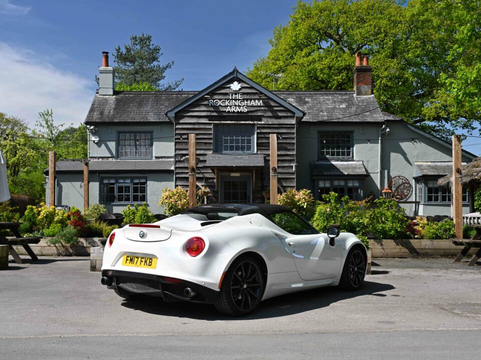 Image 49/50 of Alfa Romeo 4C Spider (2017)