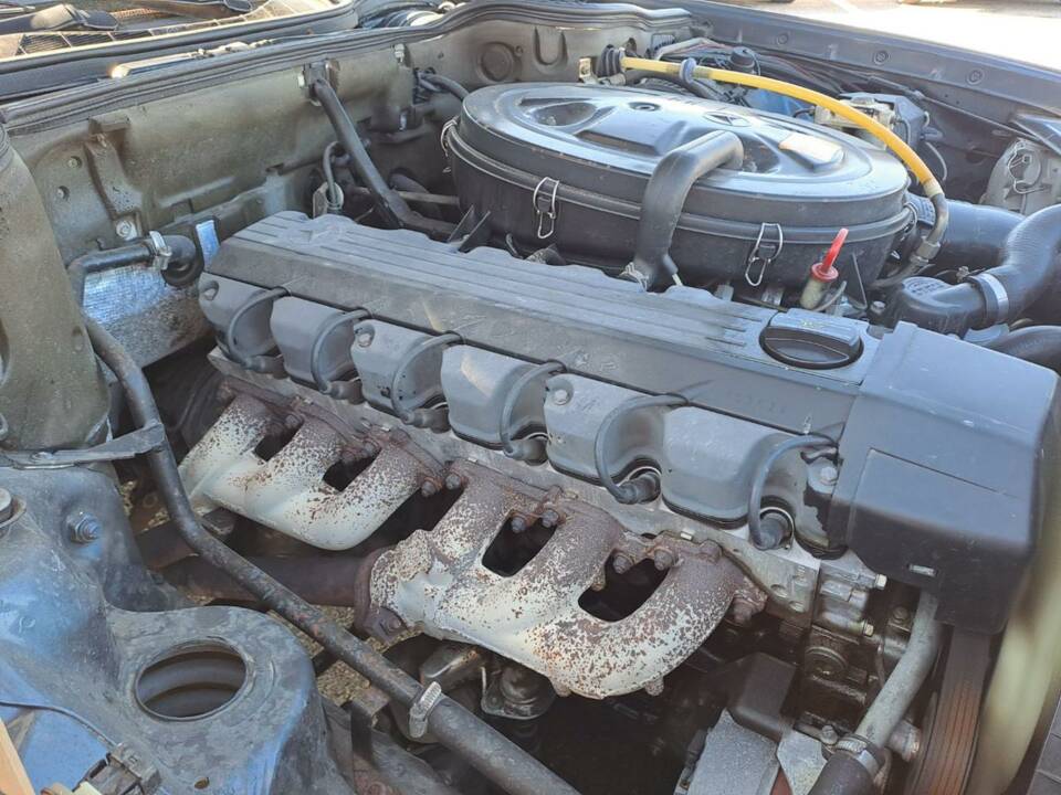 Image 32/50 of Mercedes-Benz 300 SE (1990)