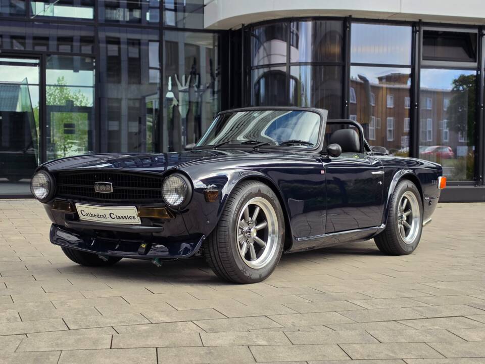 Image 4/49 of Triumph TR 6 PI (1973)