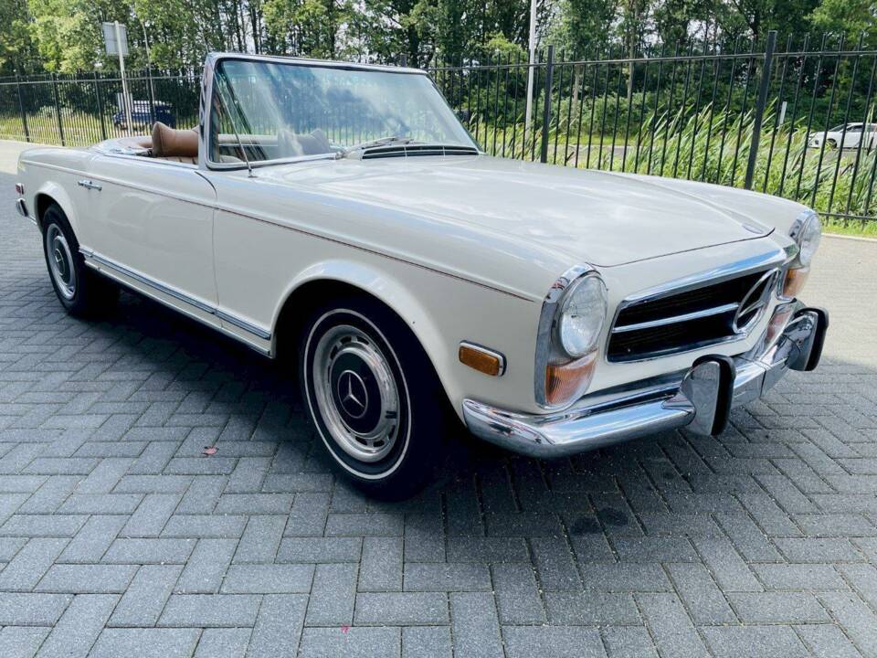 Immagine 6/36 di Mercedes-Benz 280 SL (1969)