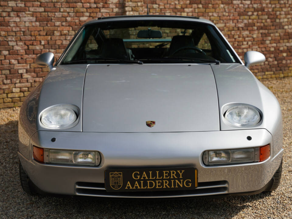 Immagine 26/50 di Porsche 928 GTS (1993)