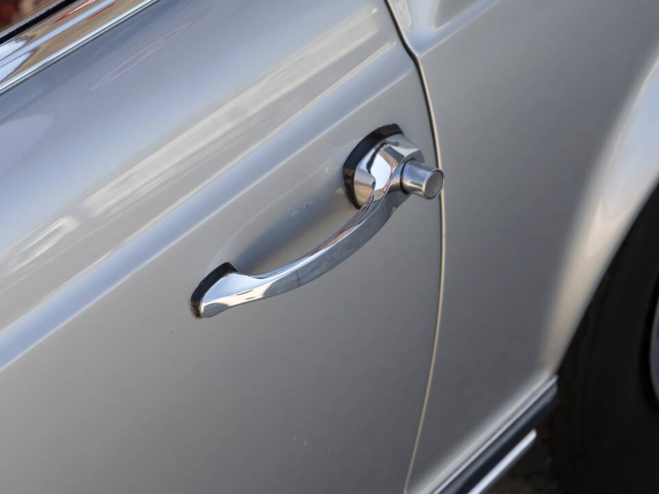 Image 21/70 of Mercedes-Benz 280 SL (1967)