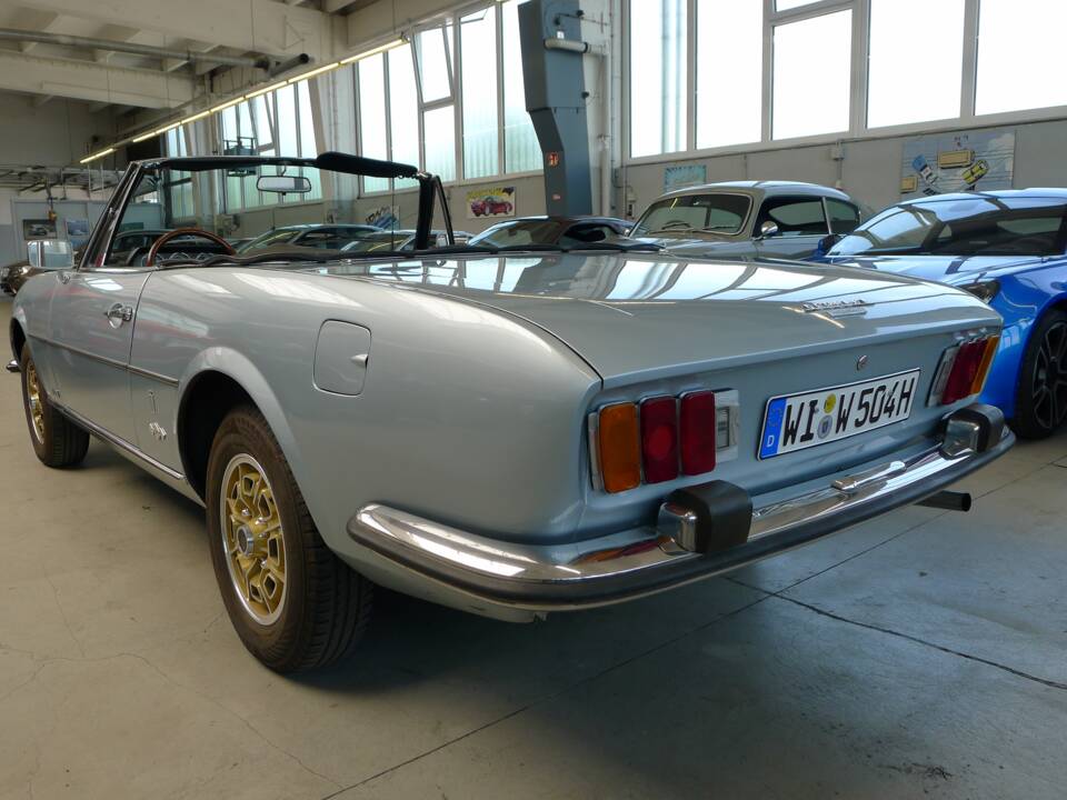 Image 29/43 of Peugeot 504 Convertible (1971)