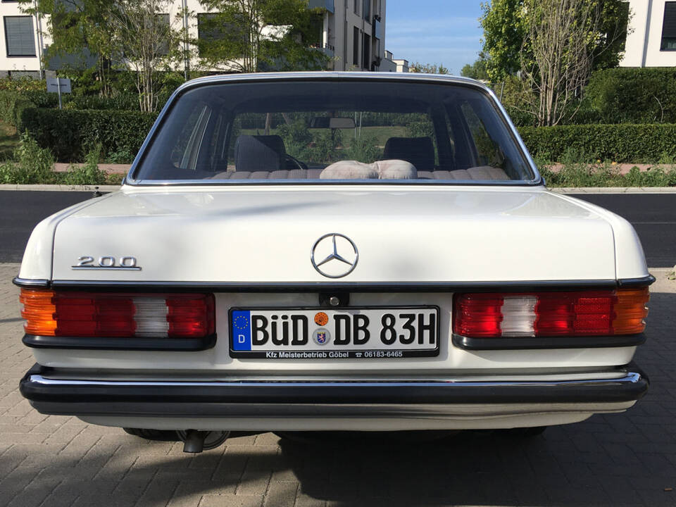 Image 5/13 of Mercedes-Benz 200 (1983)