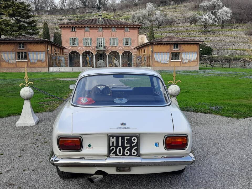 Afbeelding 2/35 van Alfa Romeo 1750 GT Veloce (1968)