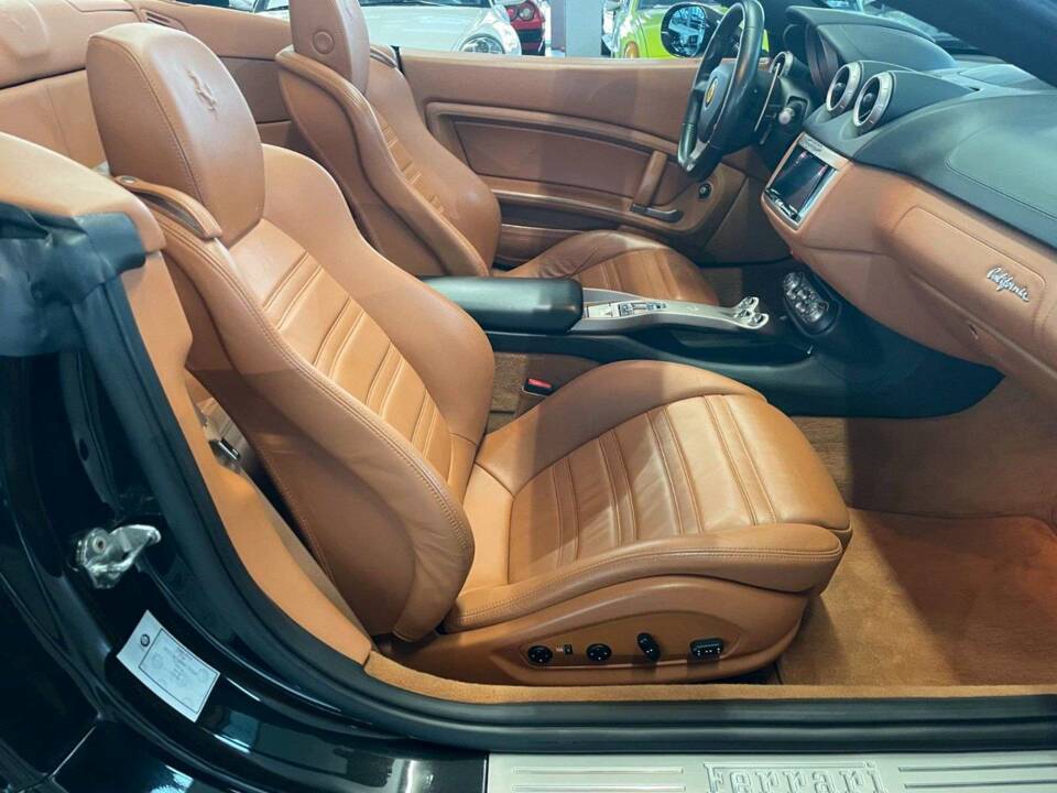 Immagine 16/19 di Ferrari California (2012)