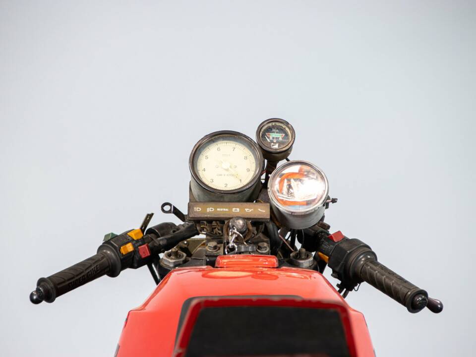 Image 12/49 de Moto Guzzi 850 LeMans (1981)