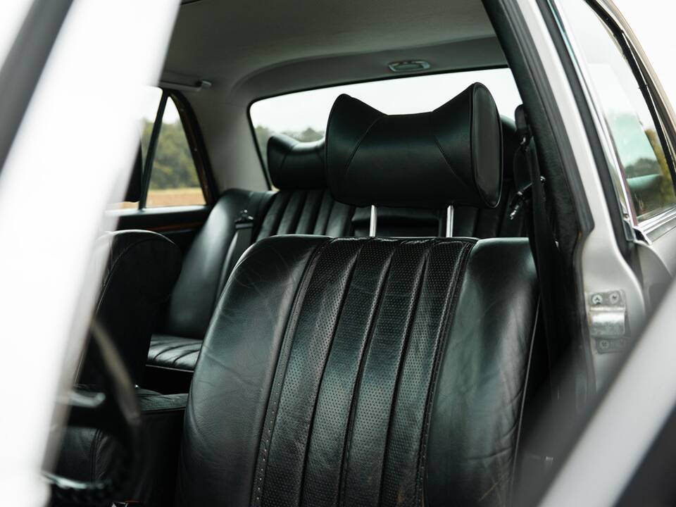 Image 21/50 of Mercedes-Benz 300 SEL 6.3 (1970)