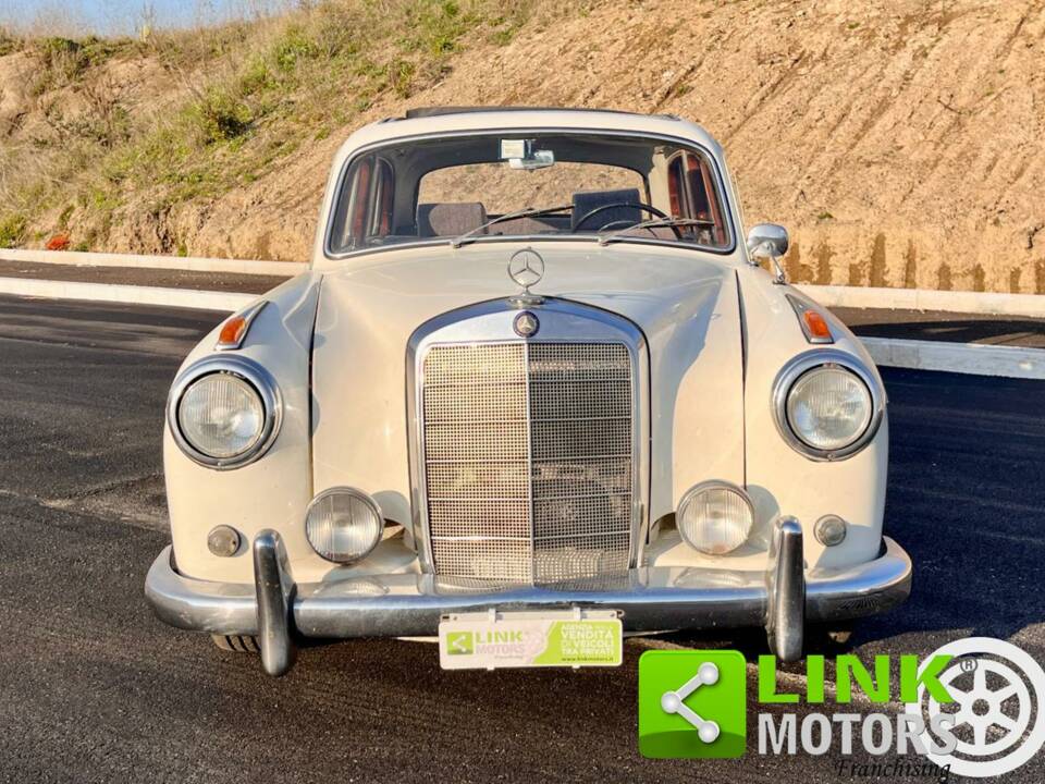 Image 2/10 of Mercedes-Benz 220 S (1958)