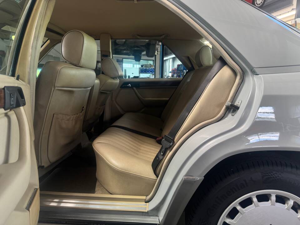 Bild 43/51 von Mercedes-Benz 300 D Turbo (1991)