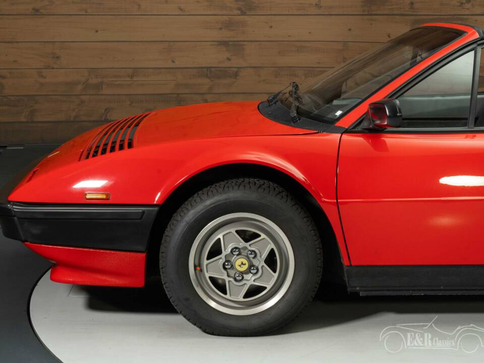 Bild 7/8 von Ferrari Mondial Quattrovalvole (1984)