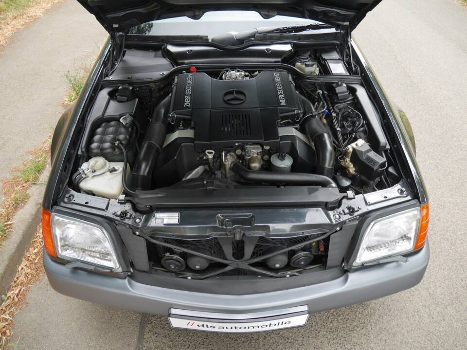 Immagine 45/47 di Mercedes-Benz 500 SL (1900)