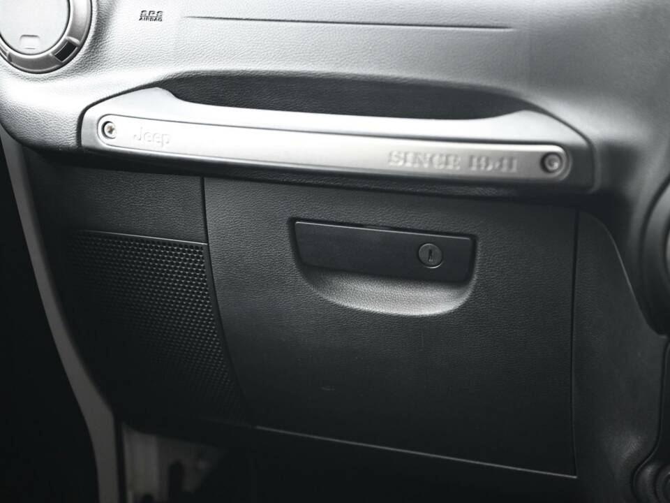 Imagen 30/50 de Jeep Wrangler 3.6 V6 (2015)