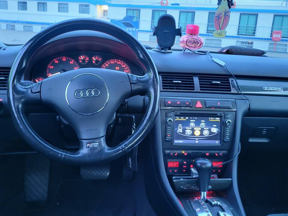 Image 4/5 de Audi S6 (2001)