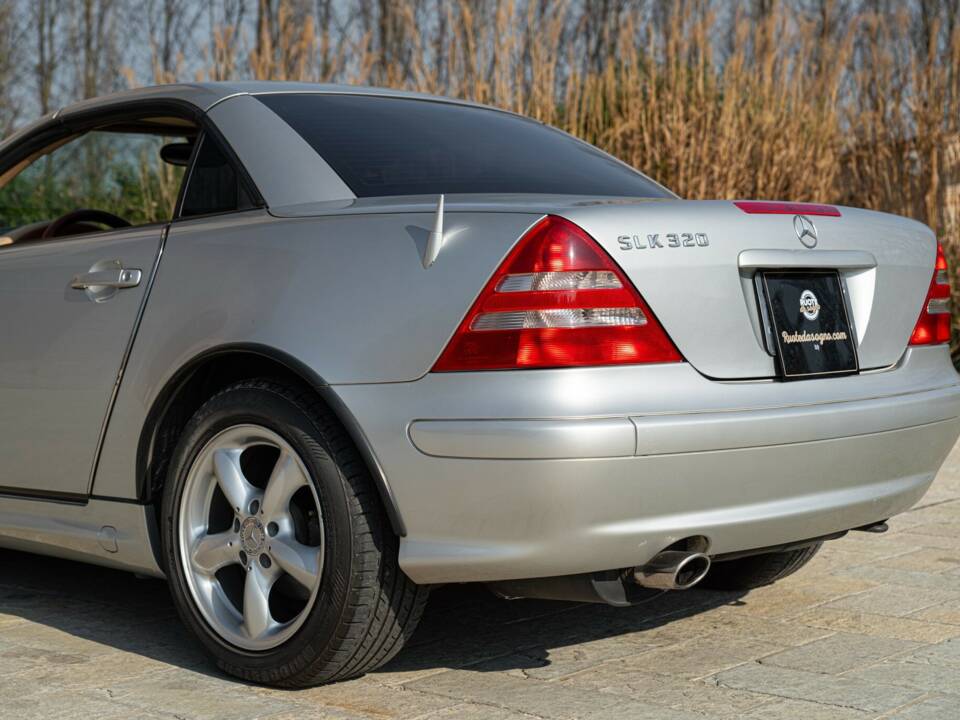 Bild 10/50 von Mercedes-Benz SLK 320 (2001)