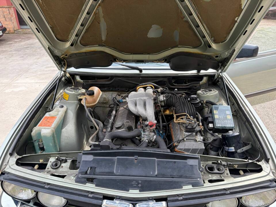 Bild 28/41 von BMW 520i (1982)