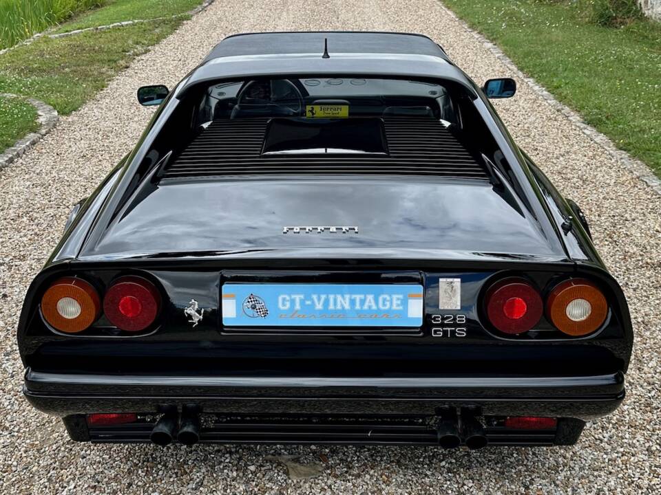 Bild 15/86 von Ferrari 328 GTS (1988)